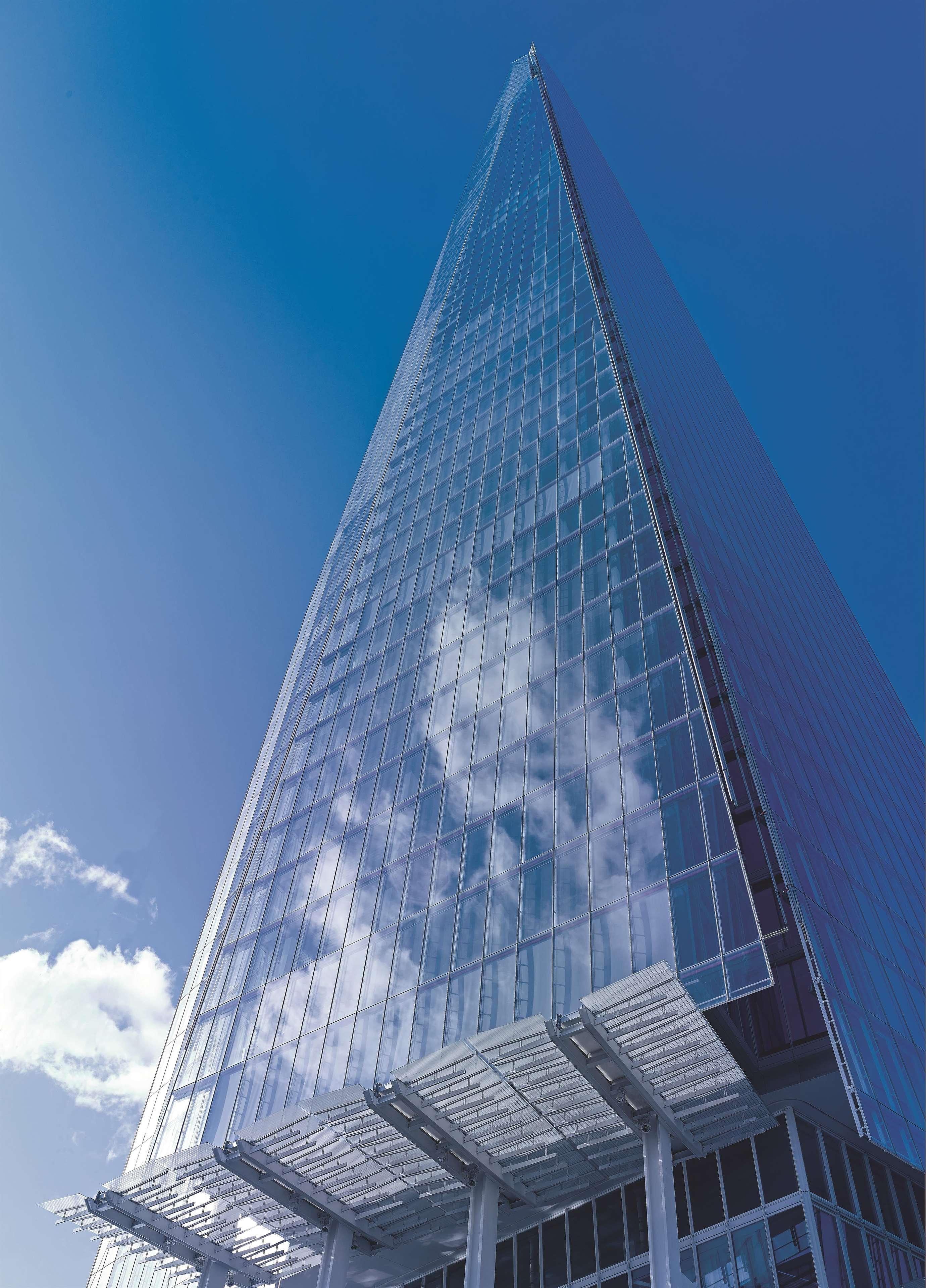 Shangri-La The Shard, ลอนดอน ภายนอก รูปภาพ The building's facade
