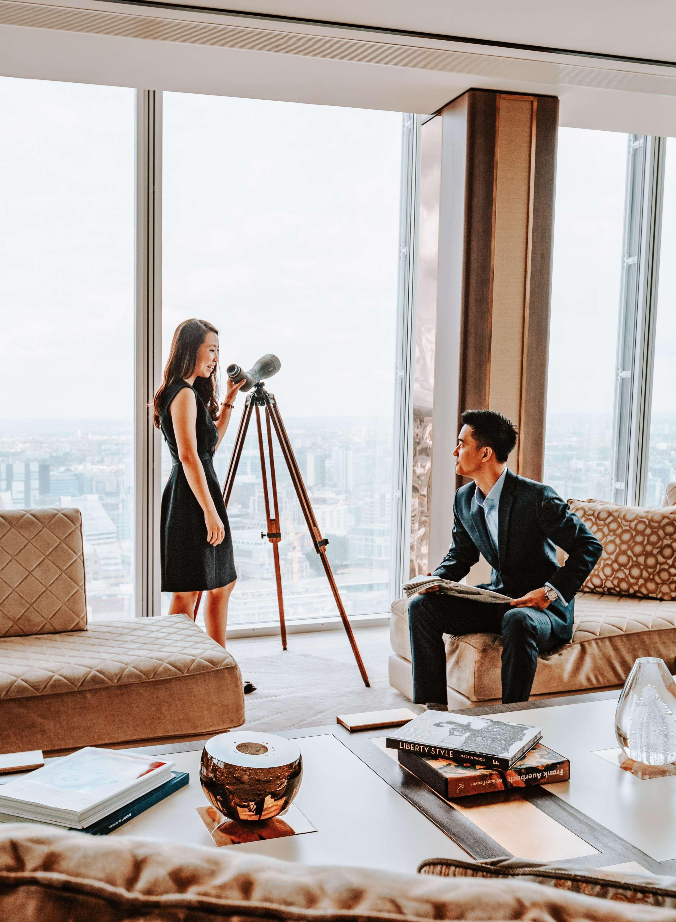 Shangri-La The Shard, ลอนดอน ภายนอก รูปภาพ A tripod in use
