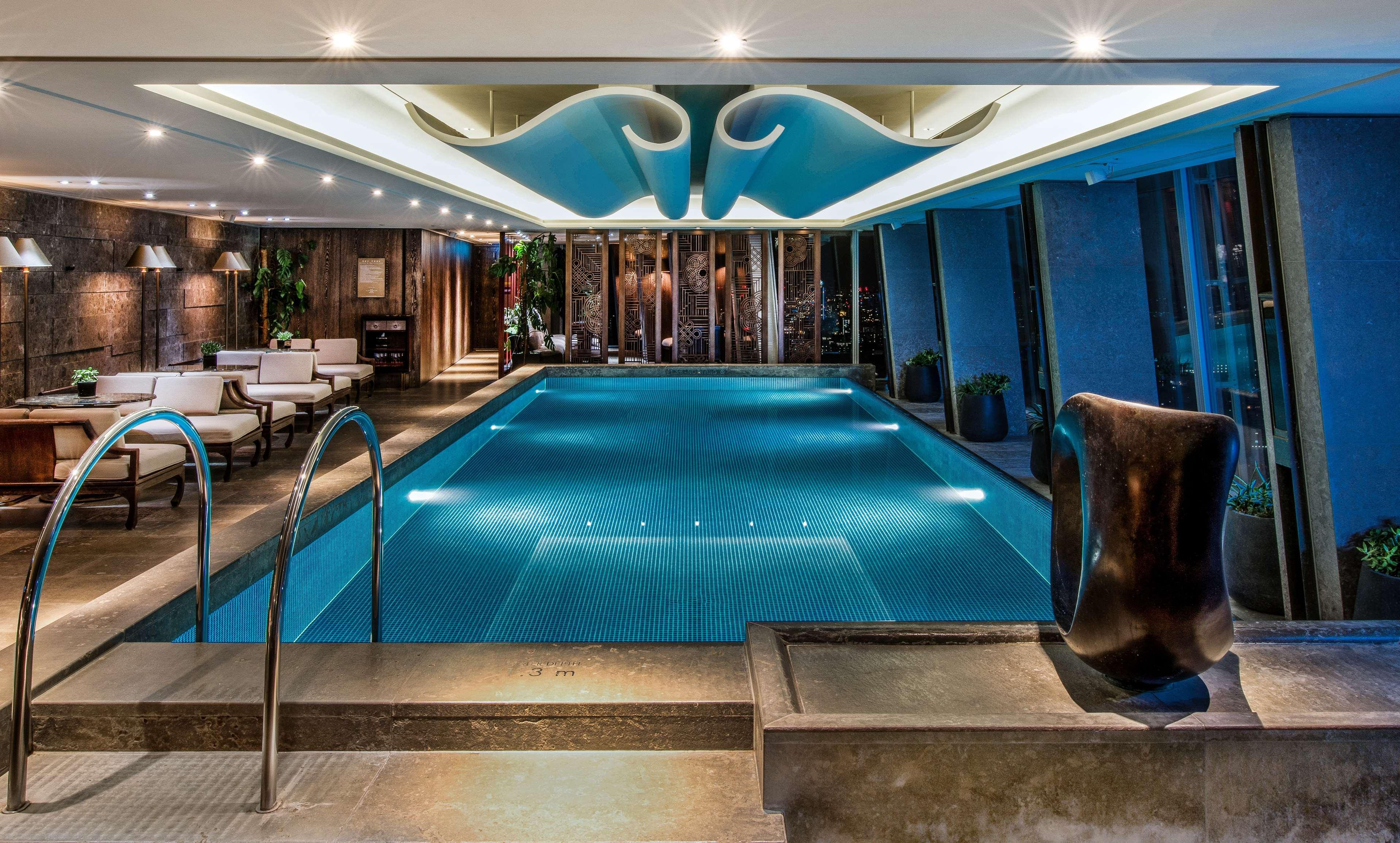 Shangri-La The Shard, ลอนดอน ภายนอก รูปภาพ The swimming pool at The Landmark