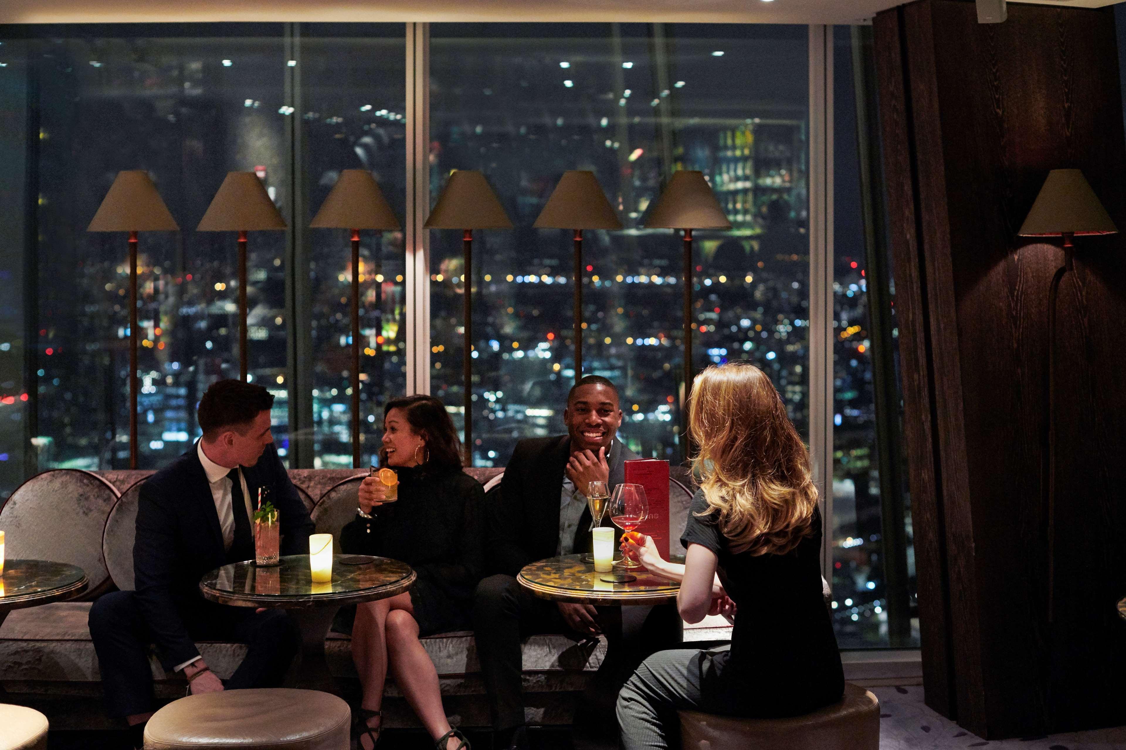 Shangri-La The Shard, ลอนดอน ภายนอก รูปภาพ The bar at the 57th floor