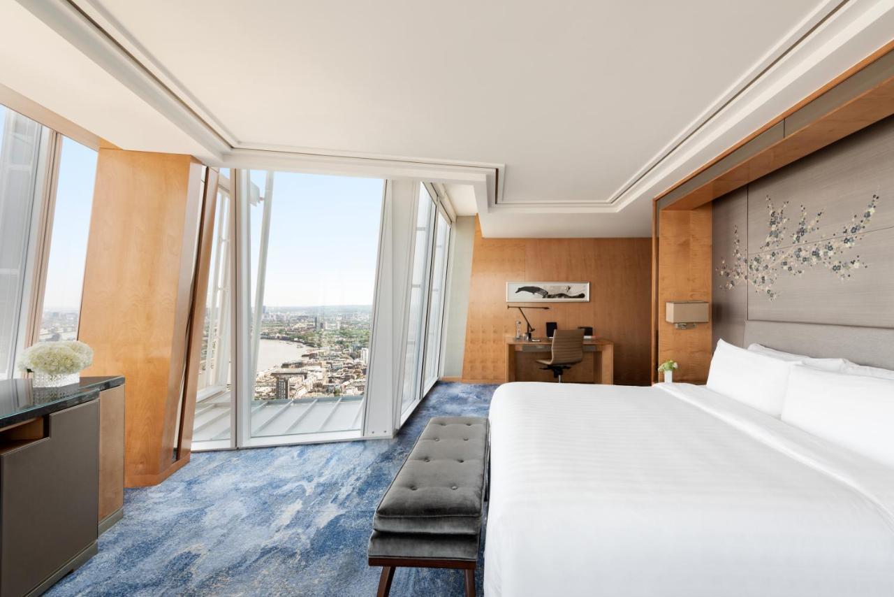 Shangri-La The Shard, ลอนดอน ภายนอก รูปภาพ A bedroom at the hotel